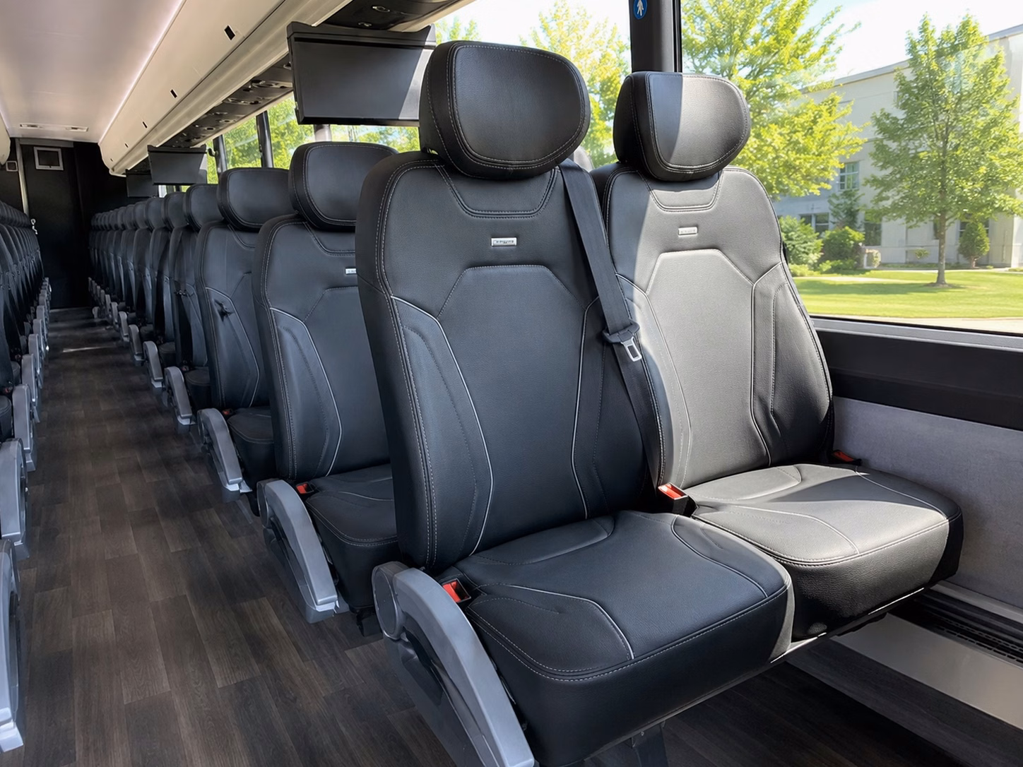 airport transfers and hotel pickup for out of town wedding guests in peoria