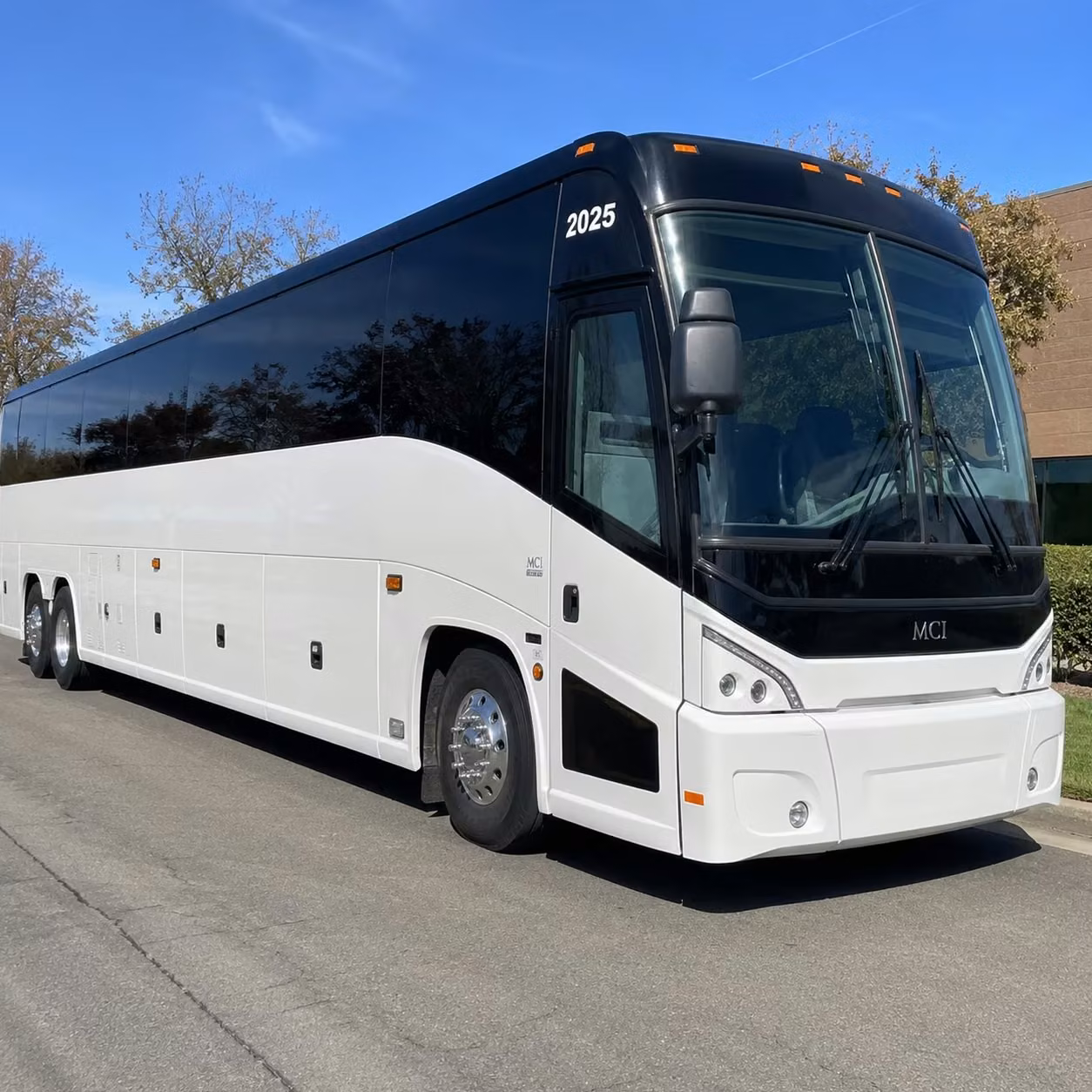 wild horse pass amphitheater bus rentals from peoria